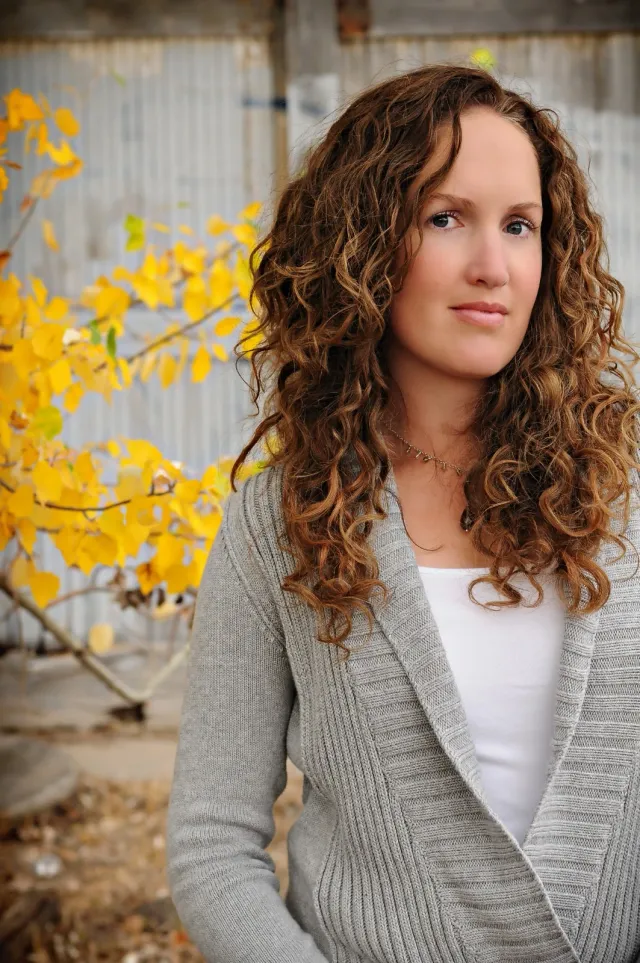 Becca Fitzpatrick photo