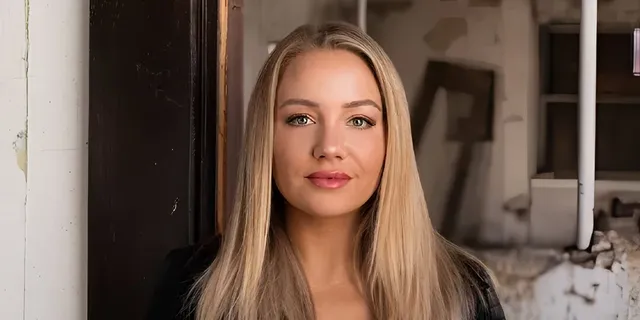 Jeneva Rose photo