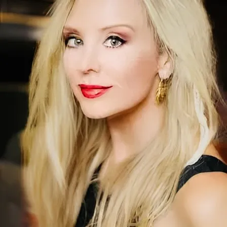 Jenna Blum photo