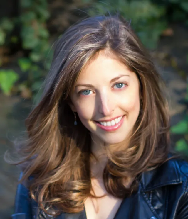 Kira Peikoff photo