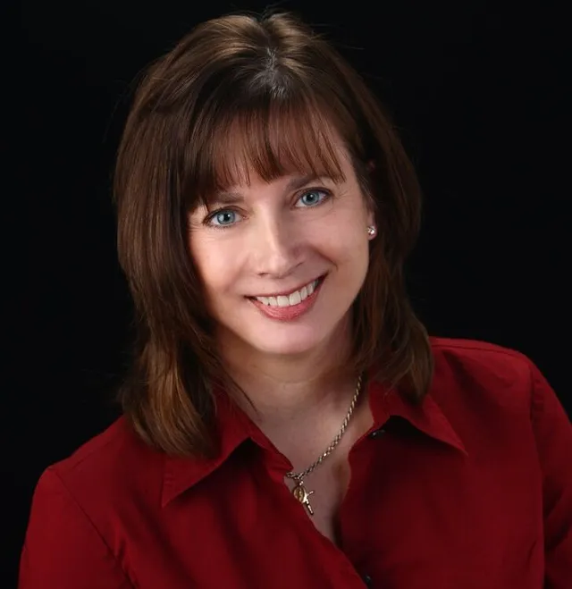 Lucy Arlington photo